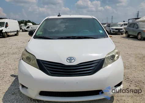 2012 Toyota Sienna z USA, uszkodzony, nr VIN 5TDZK3DC1CS228159